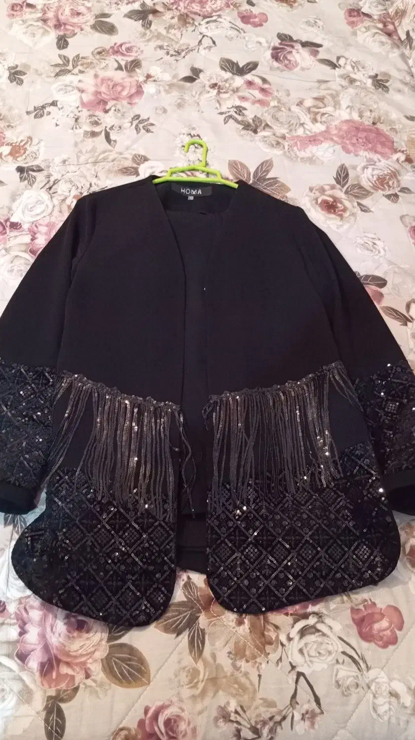 تعدادی مانتو|لباس|تربت‌حیدریه, منظر|دیوار