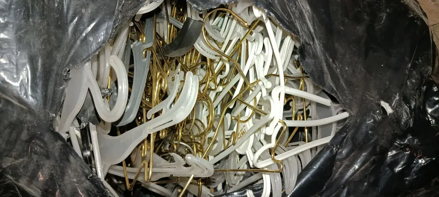 چوب لباسی فلزی طلای رگالی پلاستیکی|بندرخت و رخت‌آویز|شهریار, شهریار|دیوار