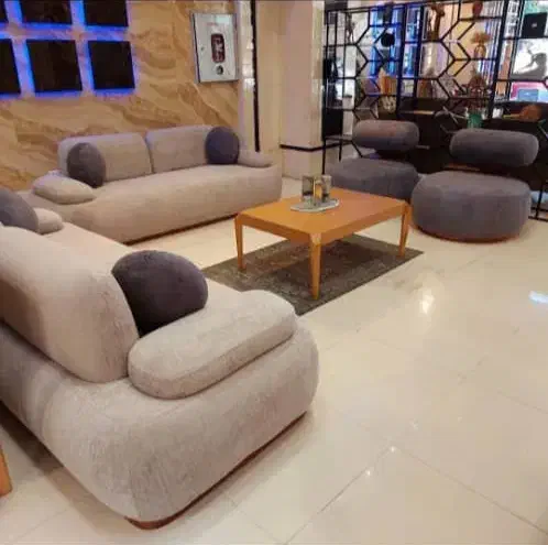فروش چند دست مبل راحتی|مبلمان خانگی و میز عسلی|شیراز, انجیره|دیوار