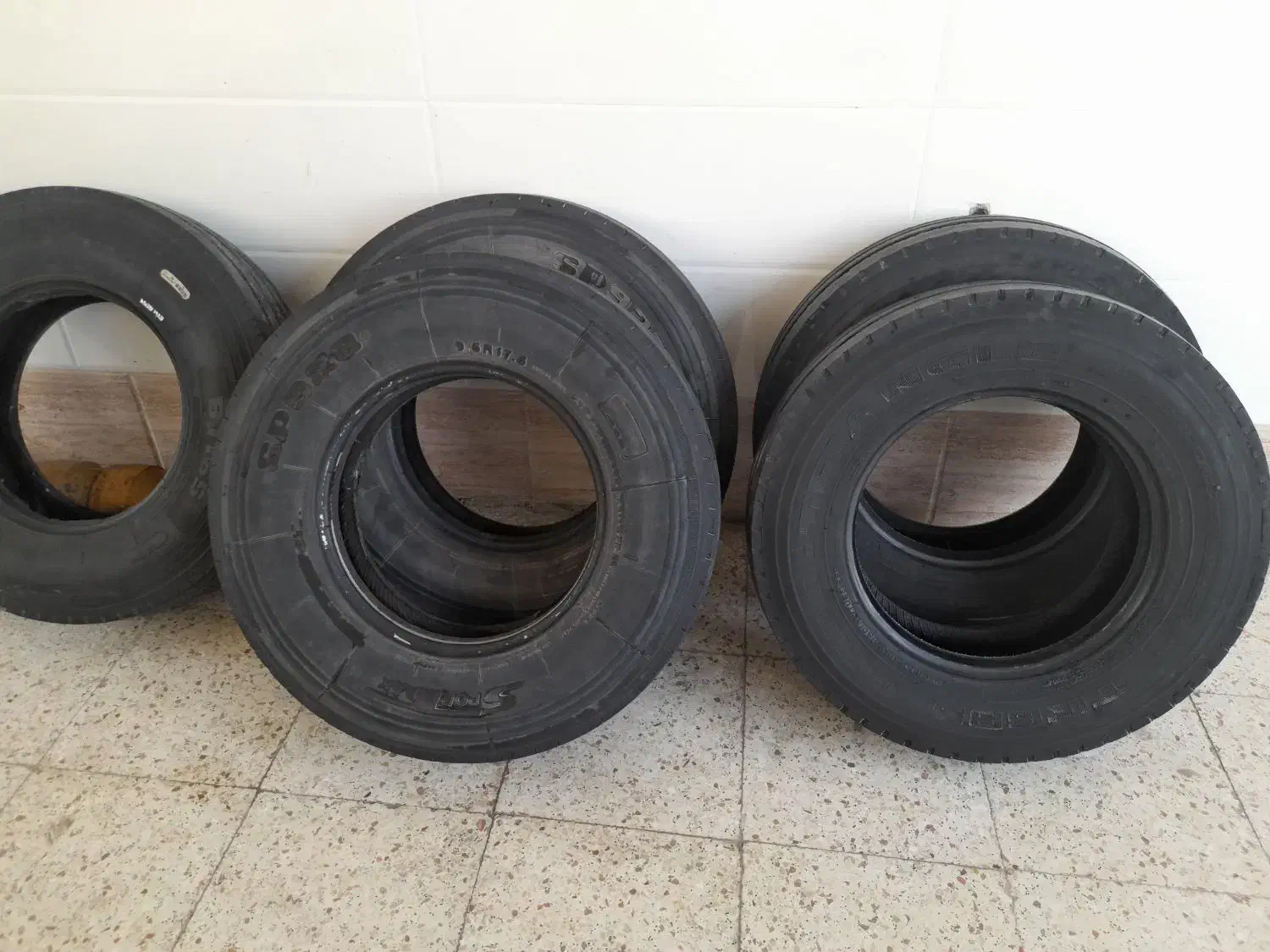 لاستیک تیوبلس خاور و ایسوزو|قطعات یدکی و لوازم جانبی|میناب, |دیوار