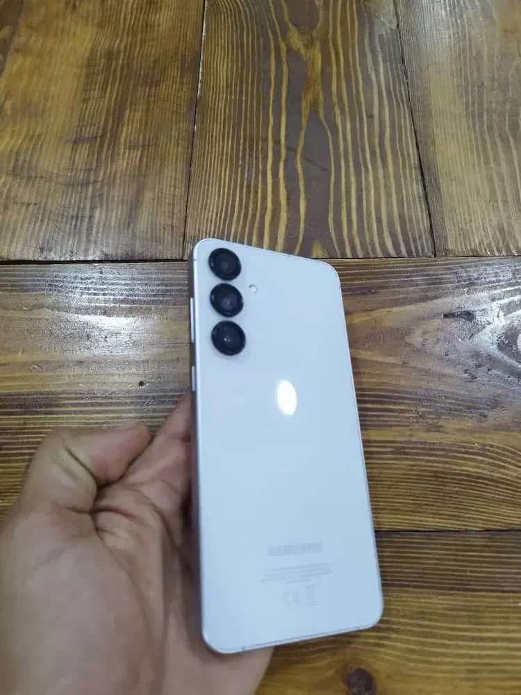 گوشی s24 fe سفید|موبایل|بم, |دیوار