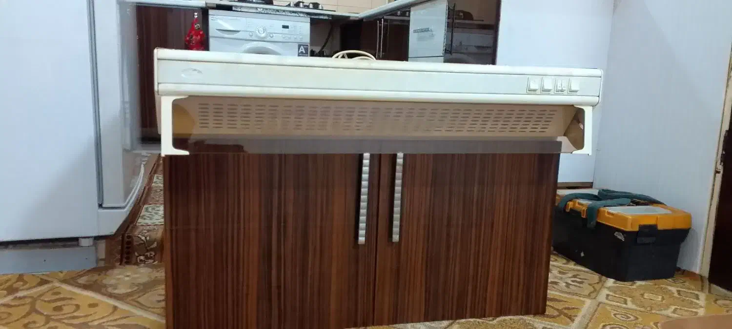 ۱عدد هود زیر کابینتی به همراه کابینت های گلاس|هود|ملارد, |دیوار