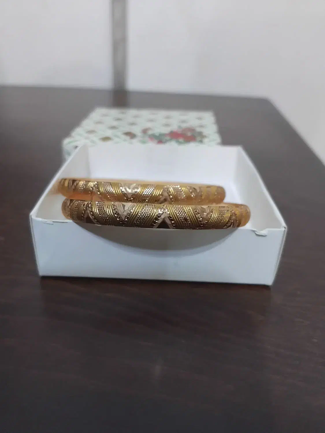 طلا دسته دوم اما دست نکرده|جواهرات|دزپارت, |دیوار