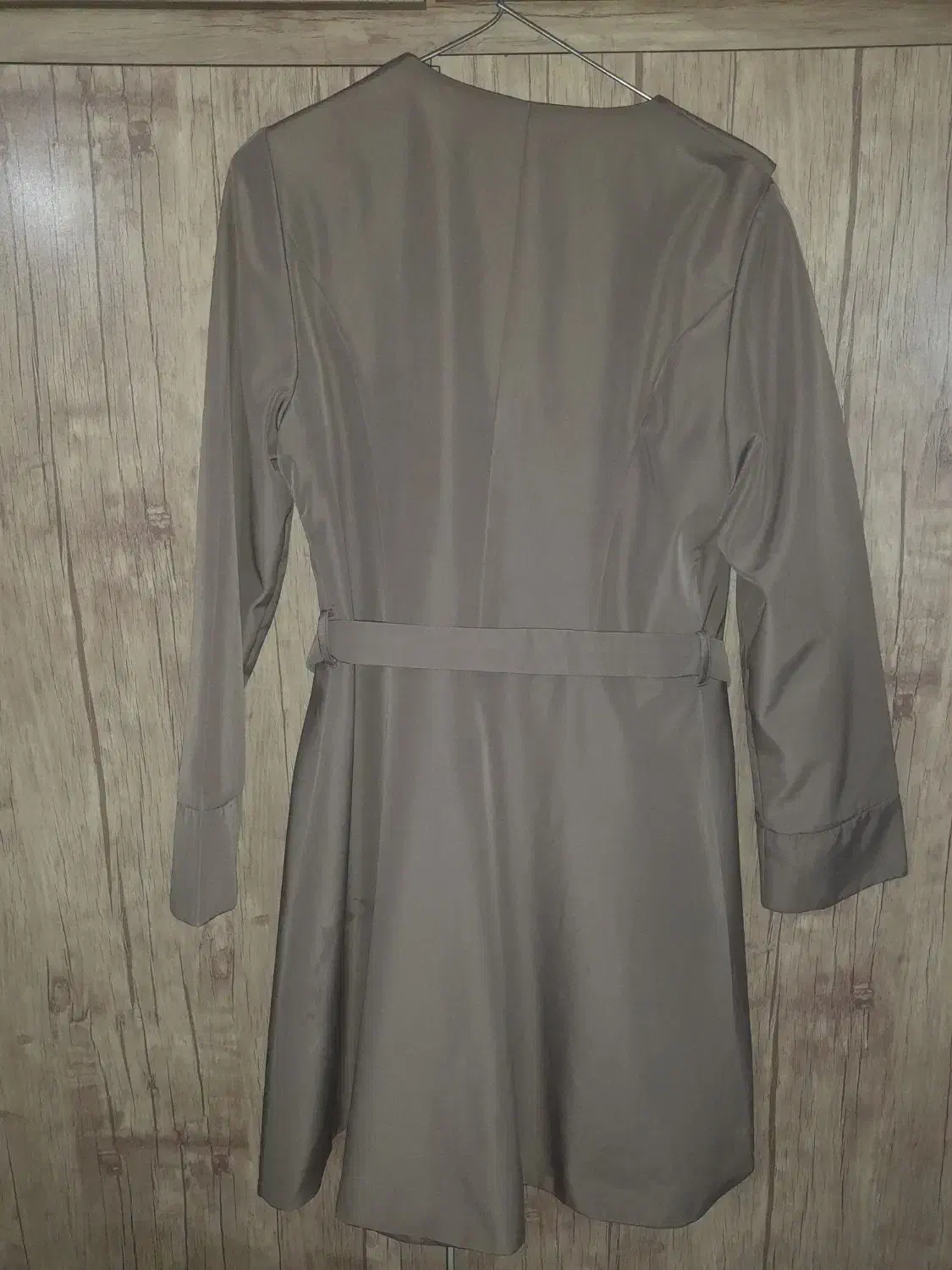 یک پالتو پاییزی|لباس|شاندیز, |دیوار