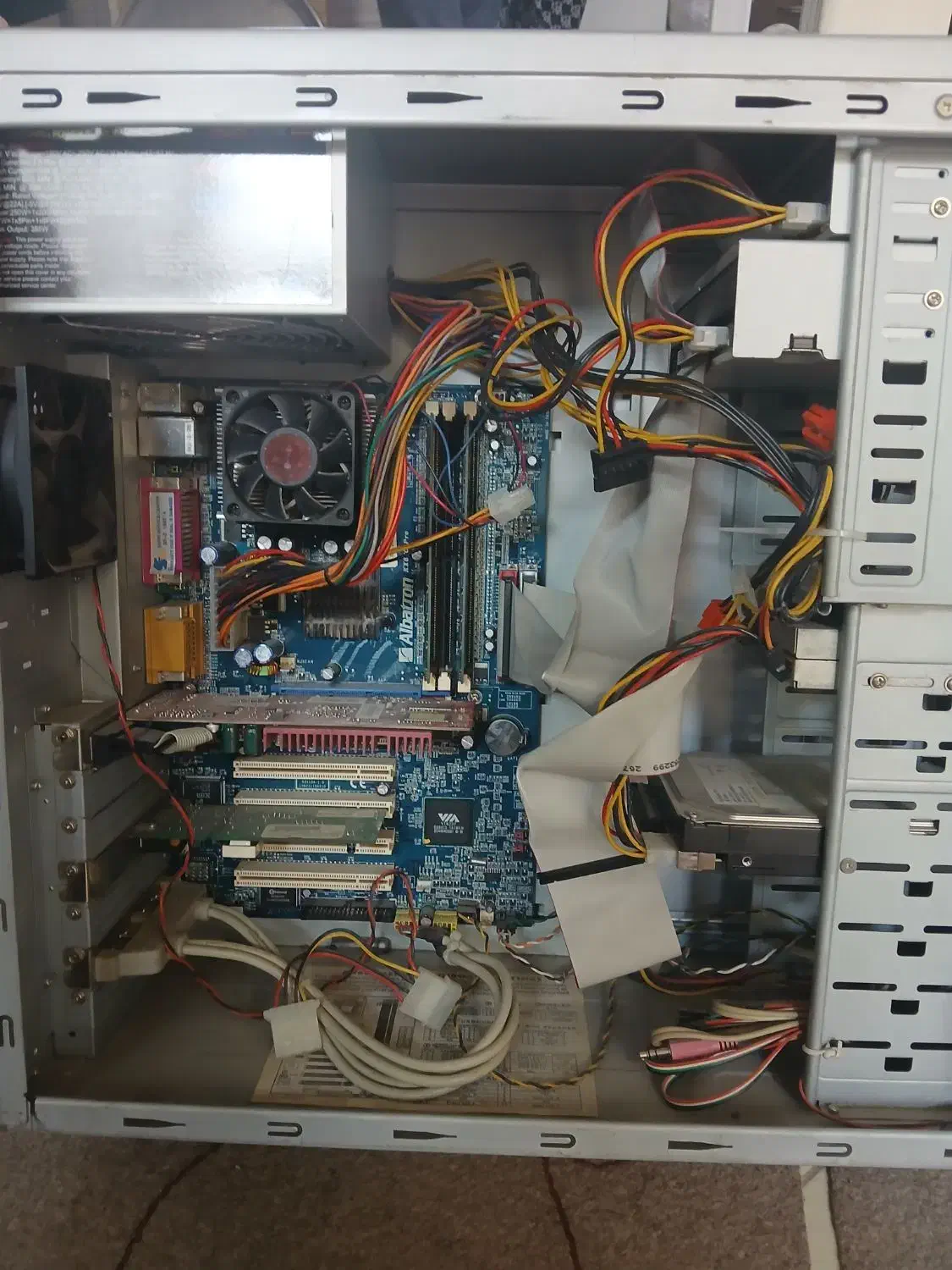 خ کیس کامپیوتر خراب قدیمی ضربه خورده ضایعاتی|رایانه رومیزی|مشهد, عامل|دیوار