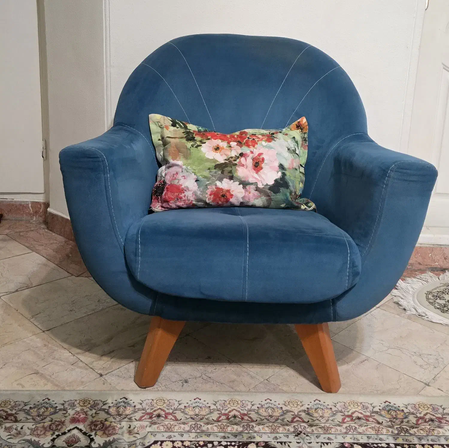 مبلمان ۵ نفره به همراه میز و یک مبل تک|مبلمان خانگی و میز عسلی|تهران, جمالزاده|دیوار