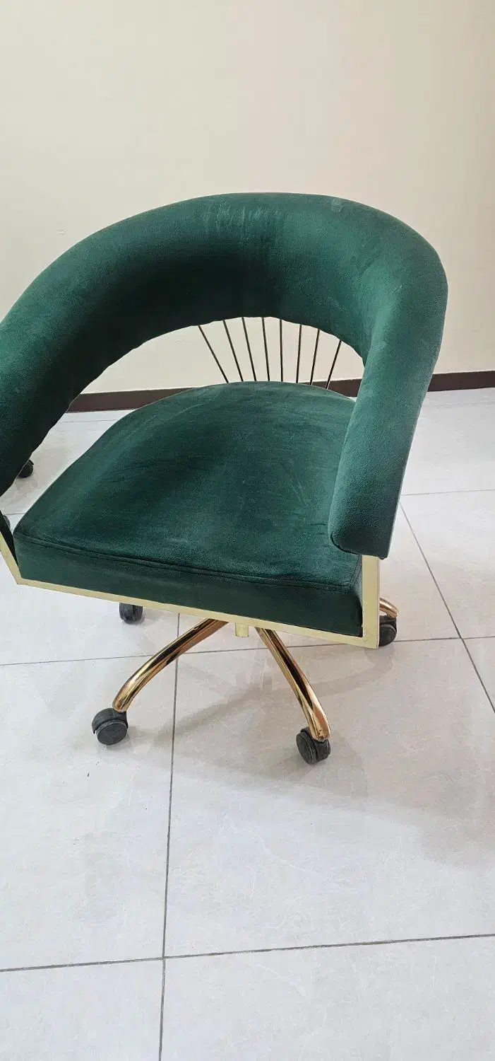 تجهیزات سالن ناخن در حد نو|آرایشگاه و سالن‌های زیبایی|کرمان, |دیوار