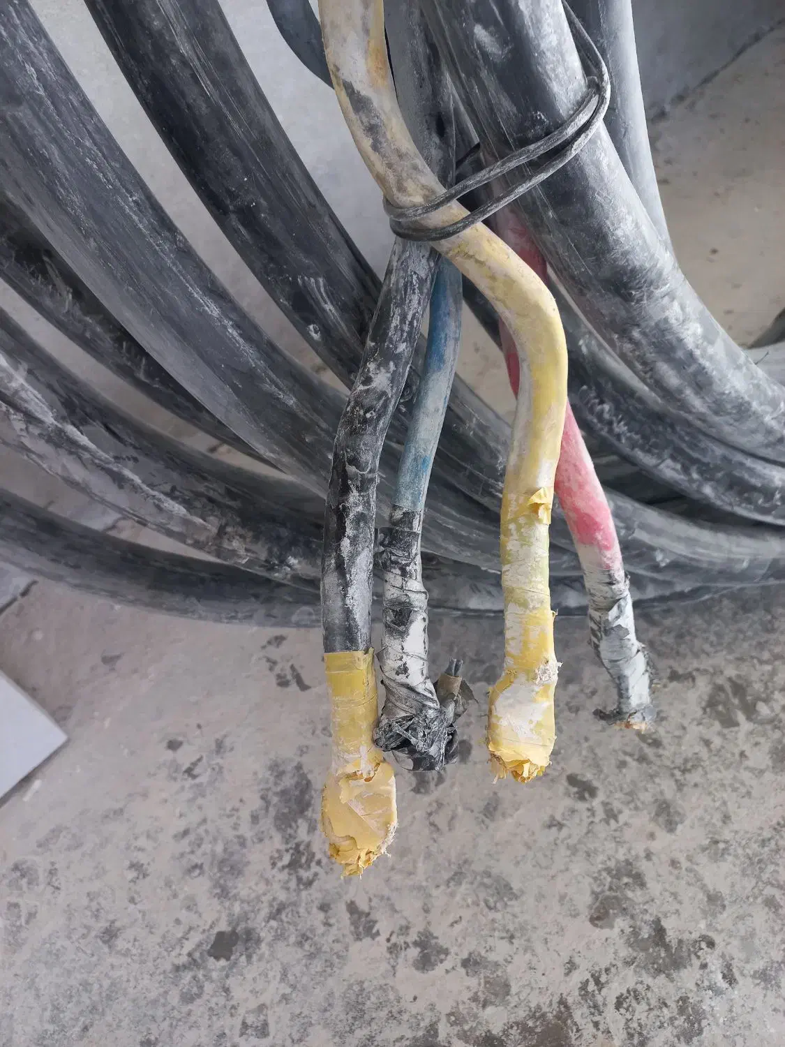 کابل فشار قوی ۴ رشته ای مسی ۹۵×۳+۵۰|ابزارآلات|دورود, |دیوار