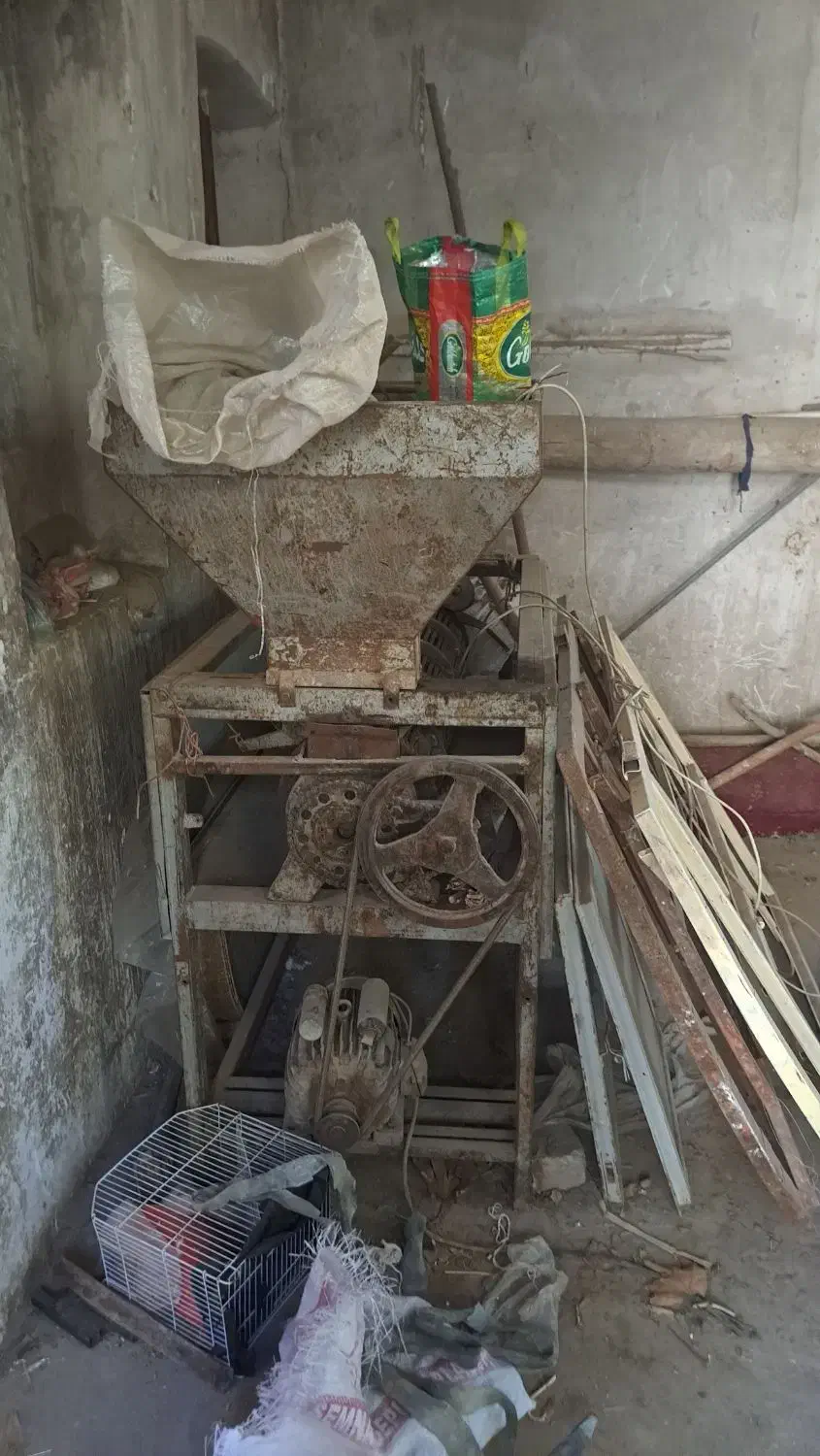 بادام شکنی|خردکن، آسیاب، غذاساز|برزک, |دیوار