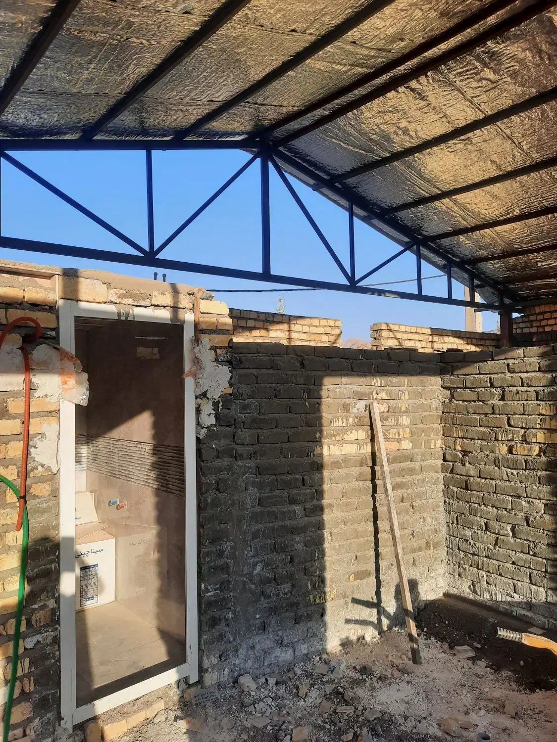 سفیدکار وکاشی کاری خانه باغ در شهر برزک|خدمات پیشه و مهارت|برزک, |دیوار