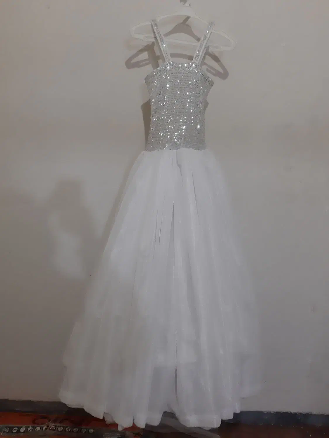 لباس عروس بچه گانه|لباس|شیراز, کوشک میدان|دیوار