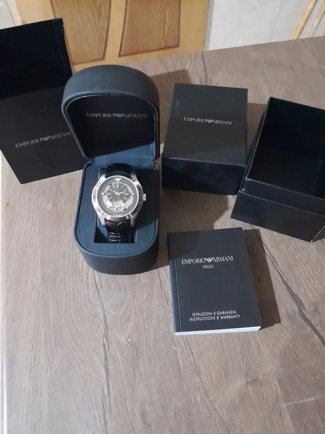 *امپریوارمانی اصل*|ساعت|اراک, |دیوار