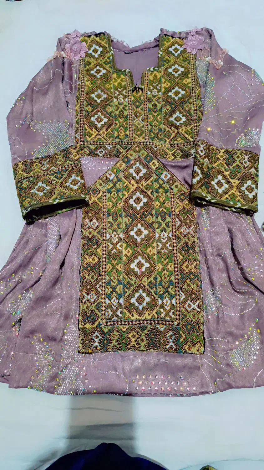 درحدنو زیاستین تمام دست برای شیش سال|کفش و لباس بچه|خاش, |دیوار