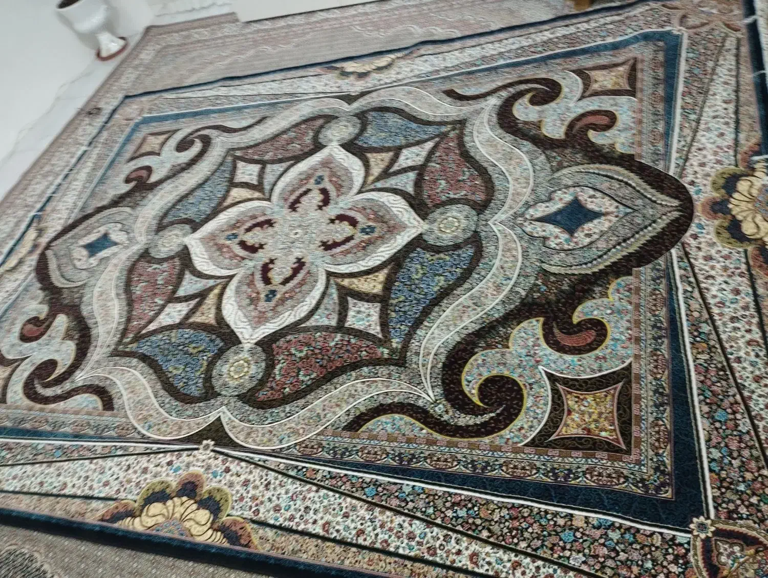 فرش دوازده متری در حد نو|فرش|اردبیل, |دیوار