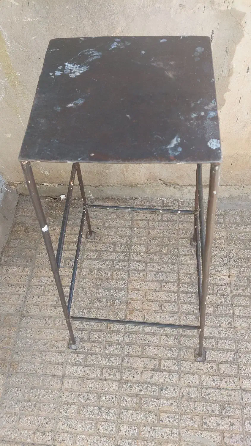 چهار پایه|صندلی و نیمکت|بروجرد, |دیوار