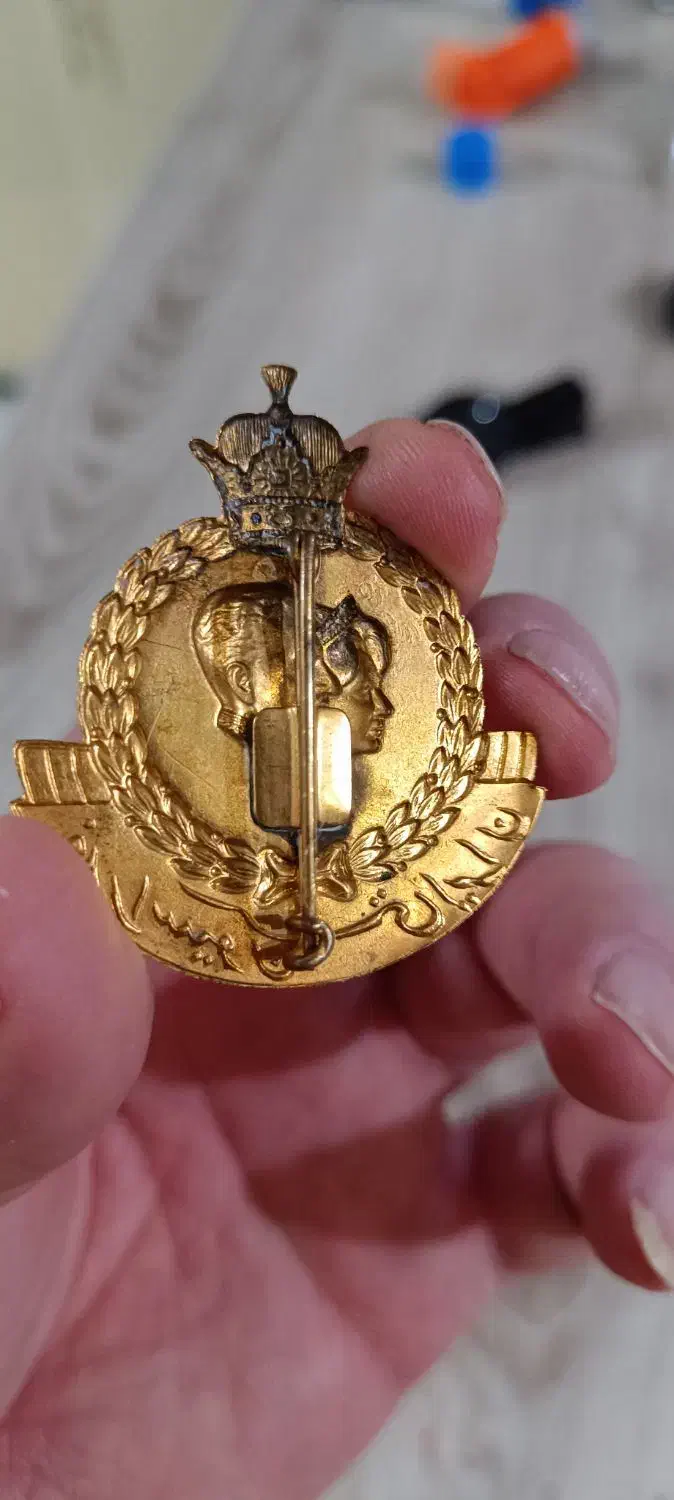 سنجاق سینه فدراسیون فوتبال پهلوی|کلکسیون اشیاء عتیقه|رضوانشهر, |دیوار