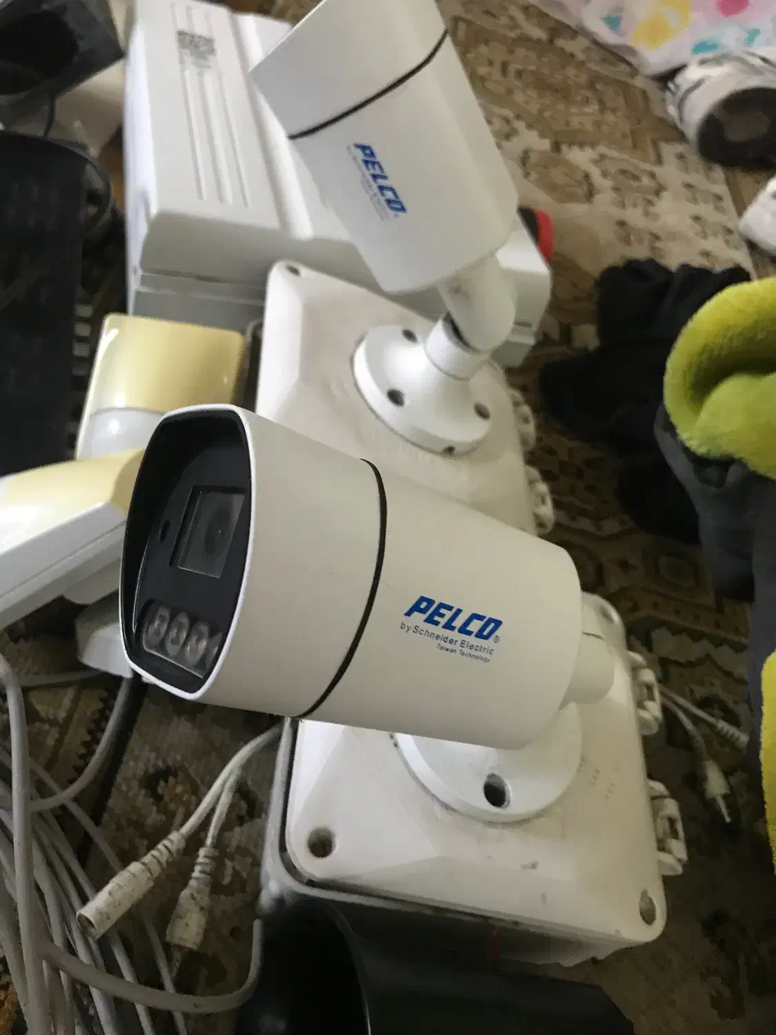 فروش فوری دوربین مداربسته و دزدگیربا تجهیزات کامل|دوربین مداربسته|رشت, حمیدیان|دیوار