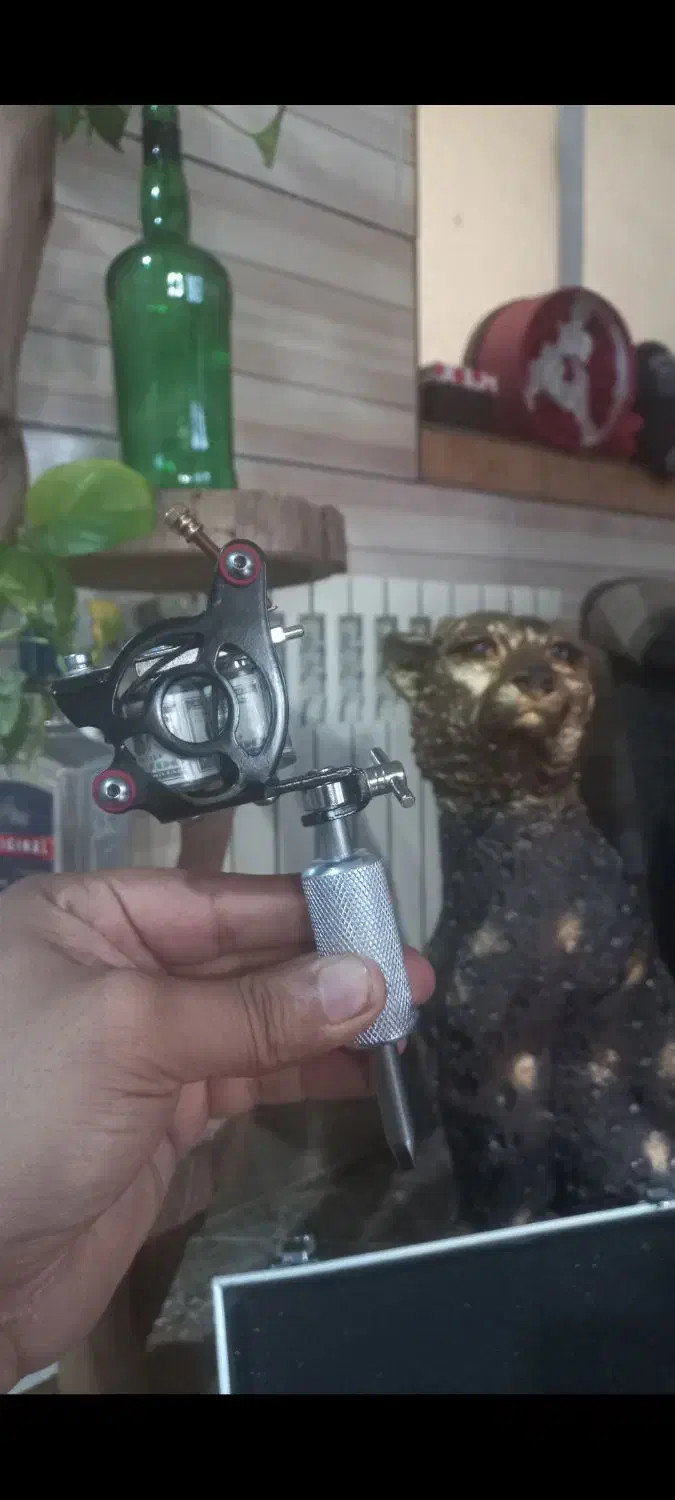 دو عدد دستگاه تاتو گان تفنگی ق ۲/۸۰۰ فوری مفت|آرایشی، بهداشتی، درمانی|کرمان, |دیوار