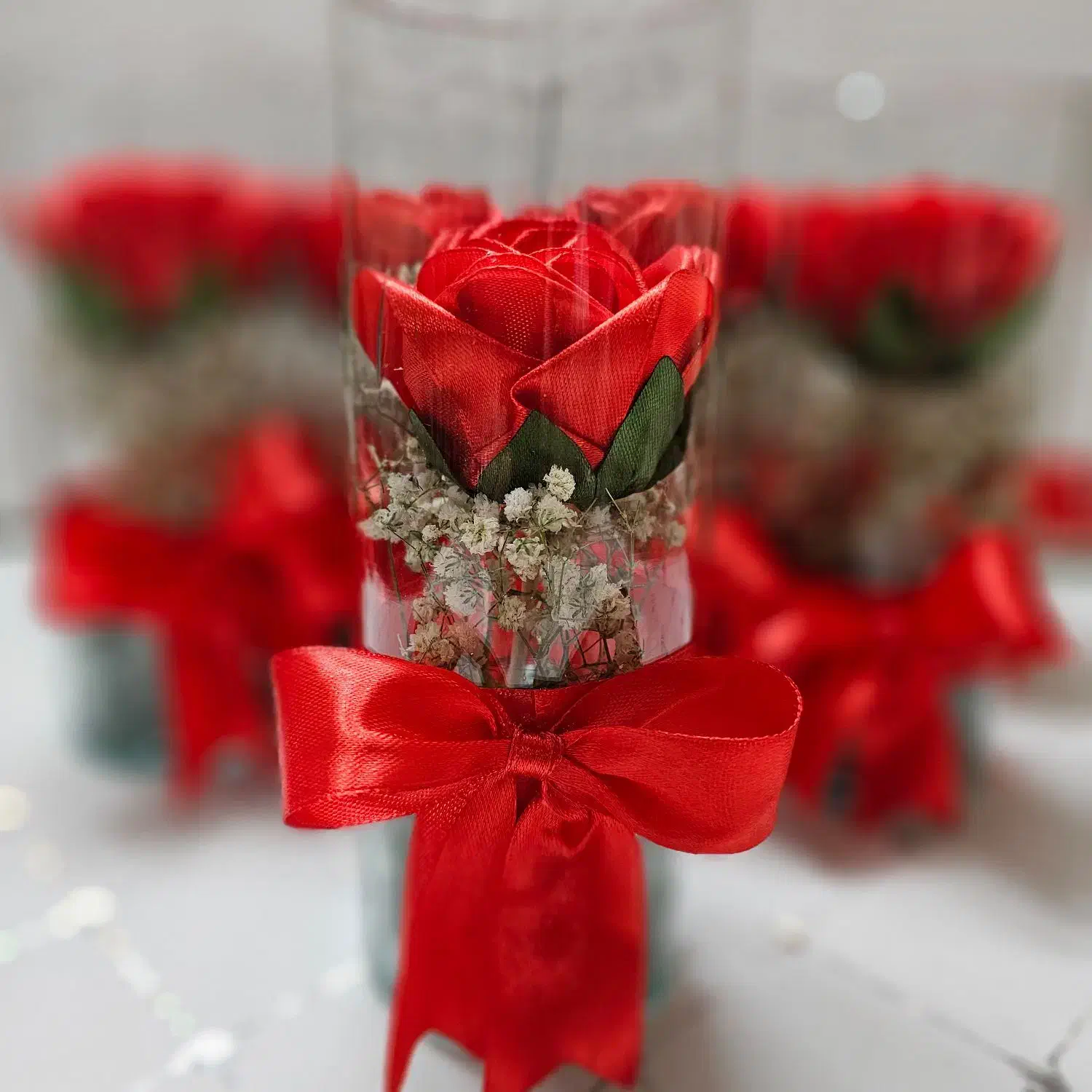 شیشه استوانه ای با گل ربانی|گل مصنوعی|اصفهان, عسگریه|دیوار