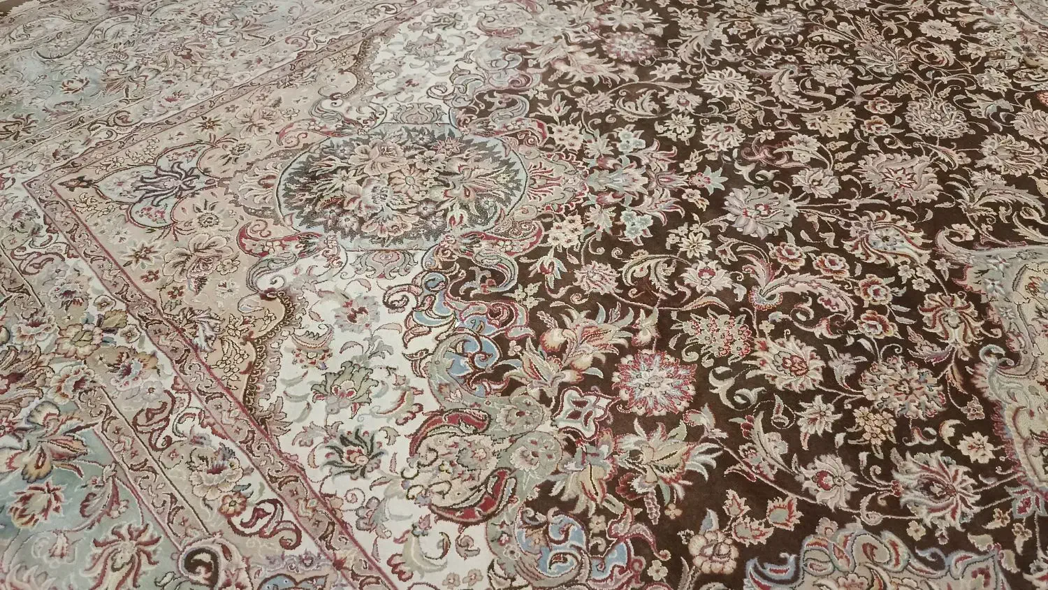 دو عددفرش نه متری ۱۲۰۰شونه طرح تبریززمینه قهوه ای|فرش|تهران, نیروی هوایی (پیروزی)|دیوار