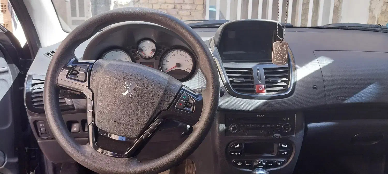 207tu5مشکی کم کار مدل ۹۹|خودرو سواری و وانت|شیراز, شهرک قمشه|دیوار