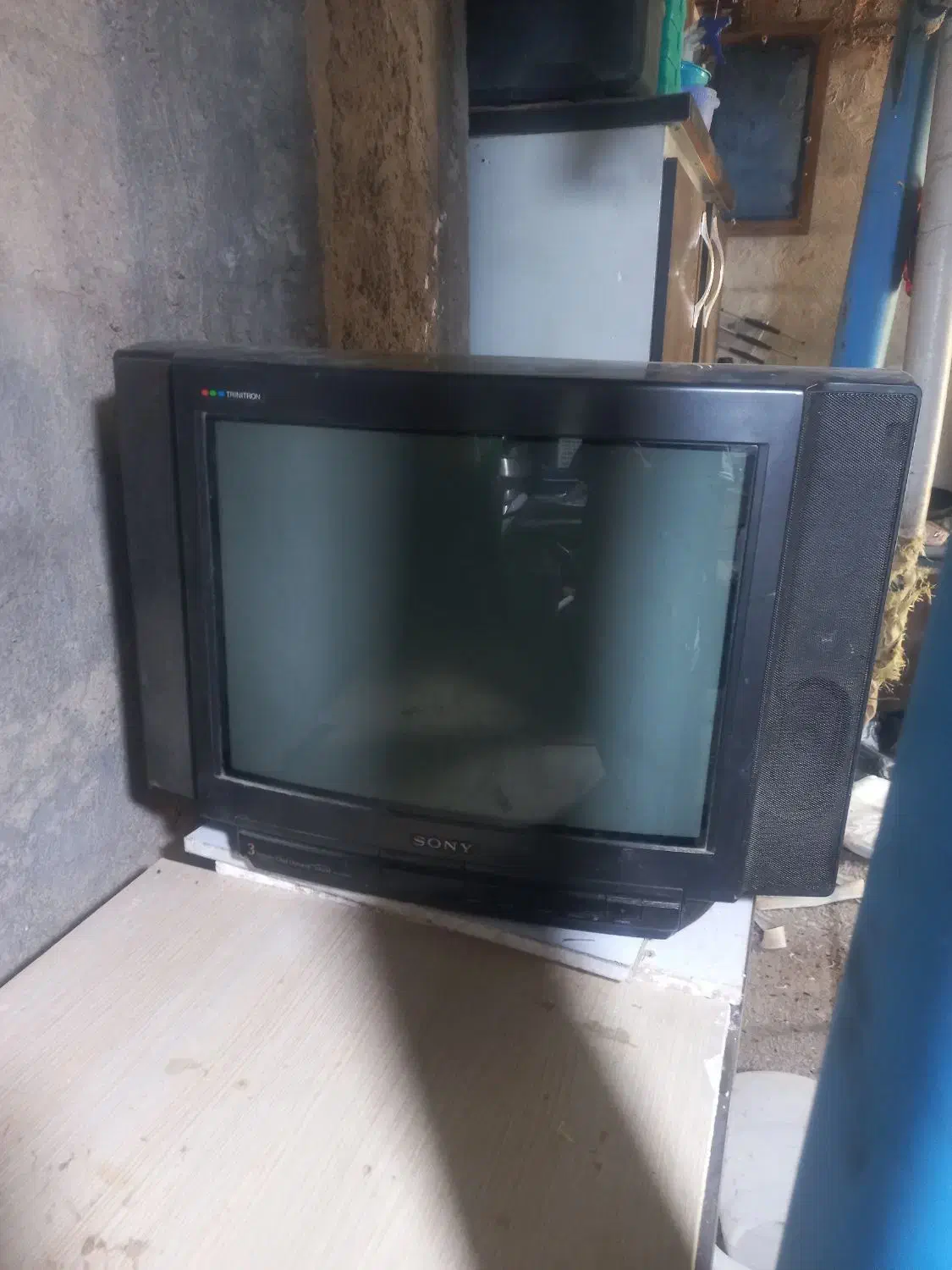 تلویزیون سونی ۲۱ قدیمی صدرا|تلویزیون و پروژکتور|صدرا-فارس, فاز ۱|دیوار