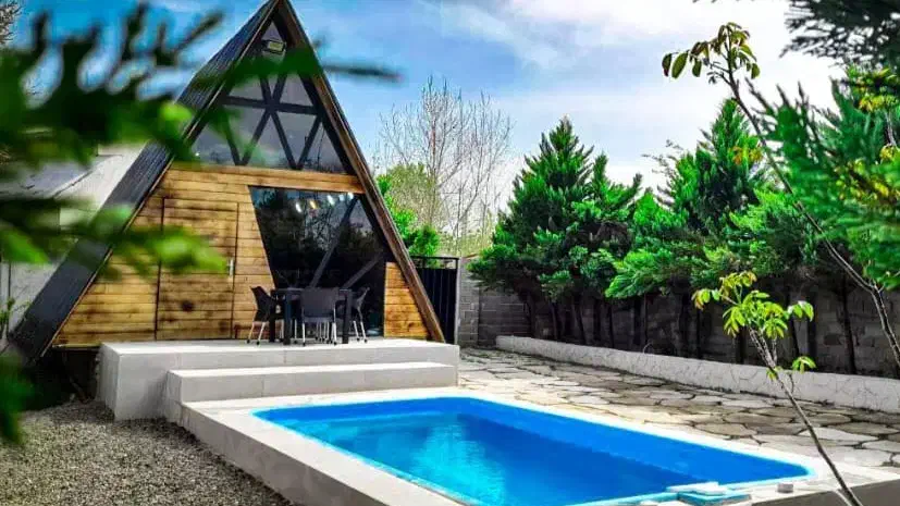 اجاره کلبه سوئیسی فوکا (استخر آب گرم)|اجارهٔ کوتاهمدت ویلا و باغ|رشت, پسیخان|دیوار