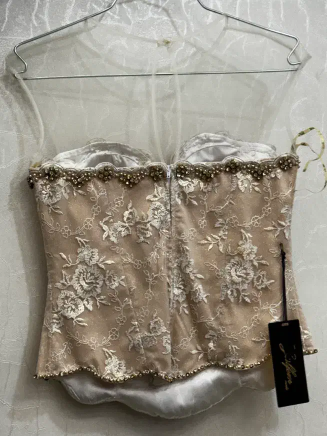 لباس|لباس|لاهیجان, انقلاب|دیوار