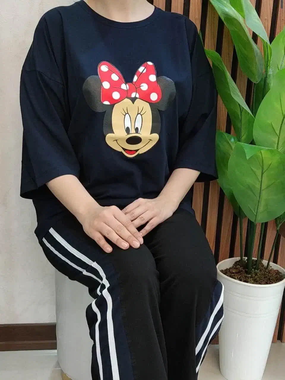 لباس زنانه|لباس|رباط‌کریم, رباط‌کریم|دیوار