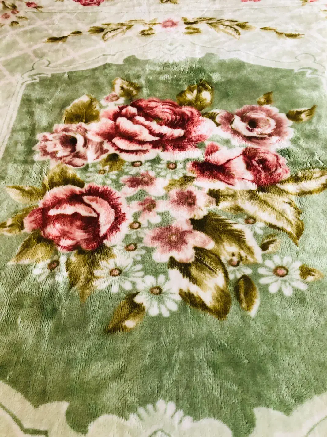 پتو گلبافت دو نفره در حد نو|رختخواب، بالش، پتو|تهران, شهرک ولیعصر جنوبی|دیوار