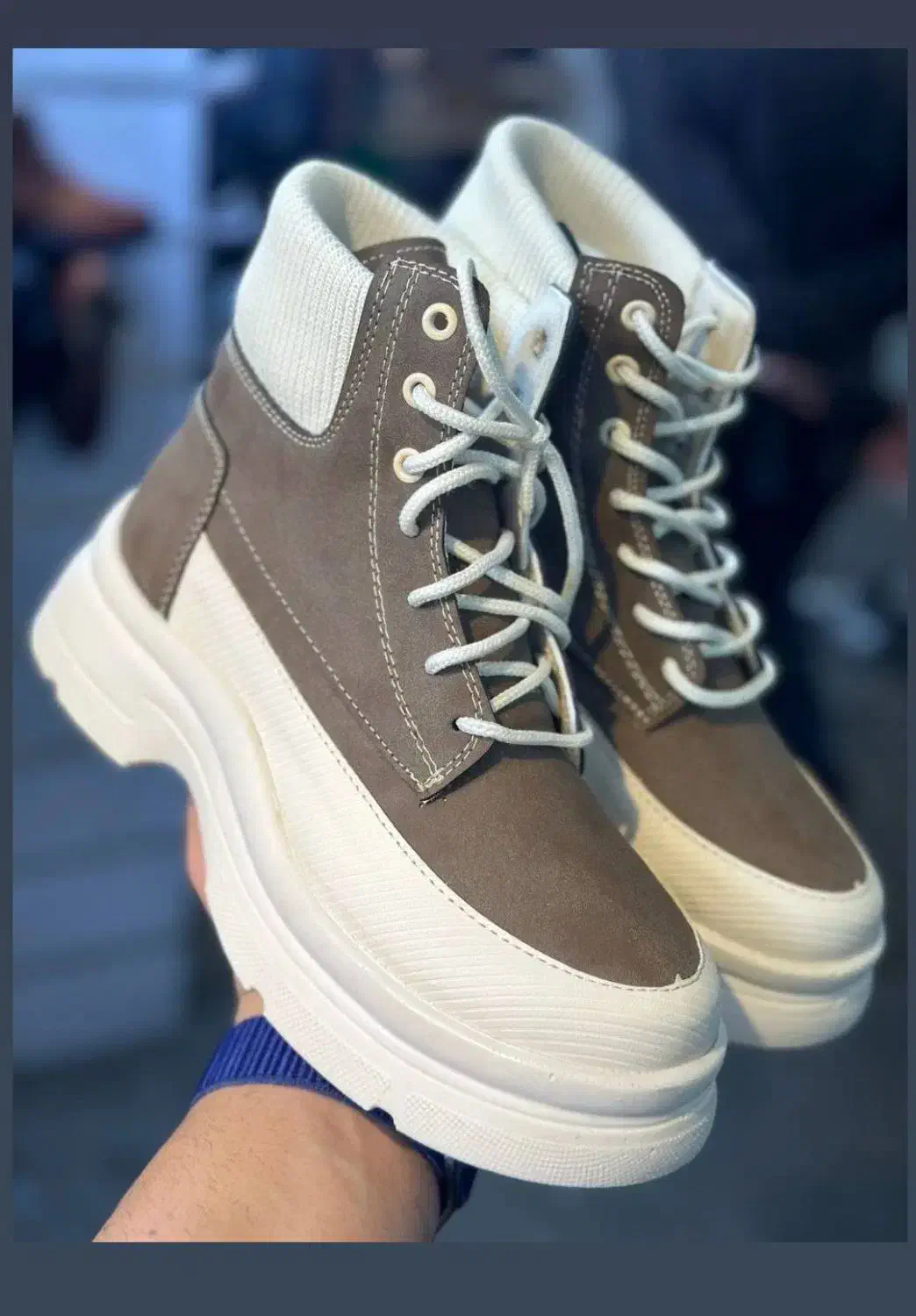 پوتین|کیف، کفش، کمربند|اسکو, |دیوار