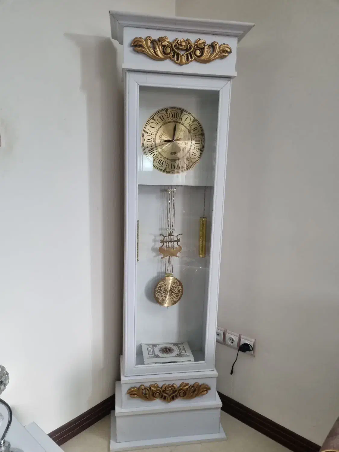 ساعت ایستاده بدون هیچ خط و خشی|ساعت دیواری و تزئینی|یزد, |دیوار