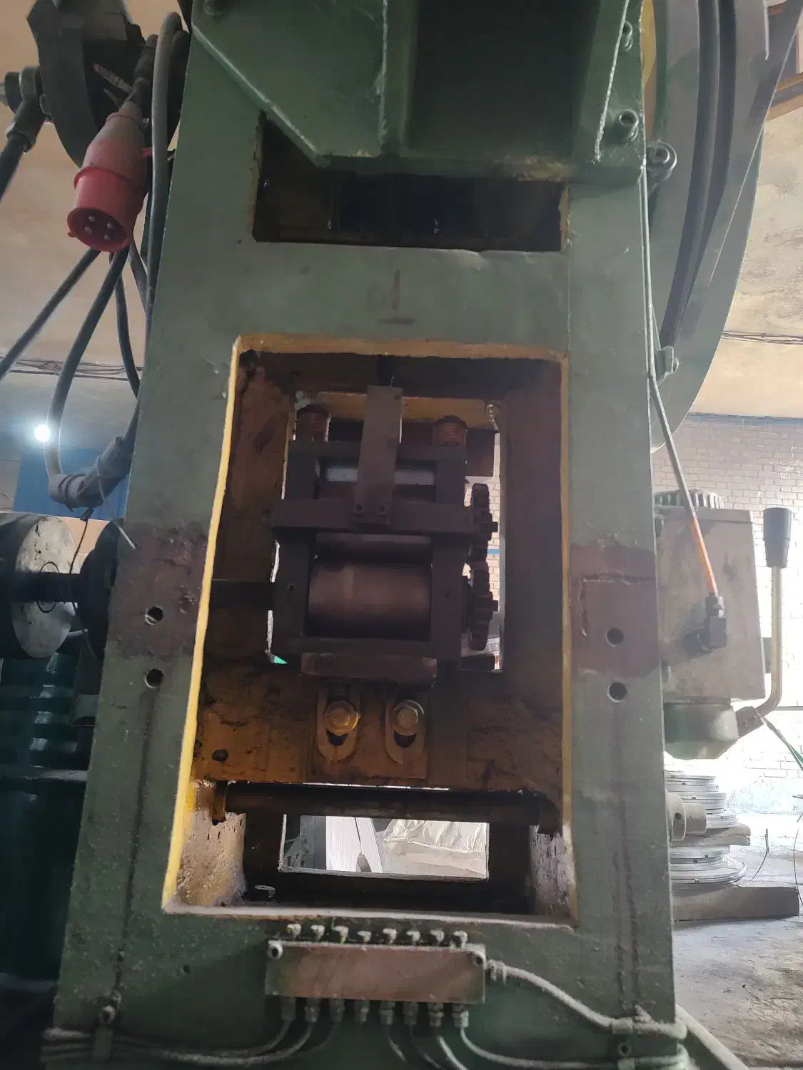 ۲عدد پرس ضربه ای، دارای ورق گیر(فیدر)|ماشینآلات صنعتی|رباطکریم, شهرک صنعتی نصیرآباد|دیوار