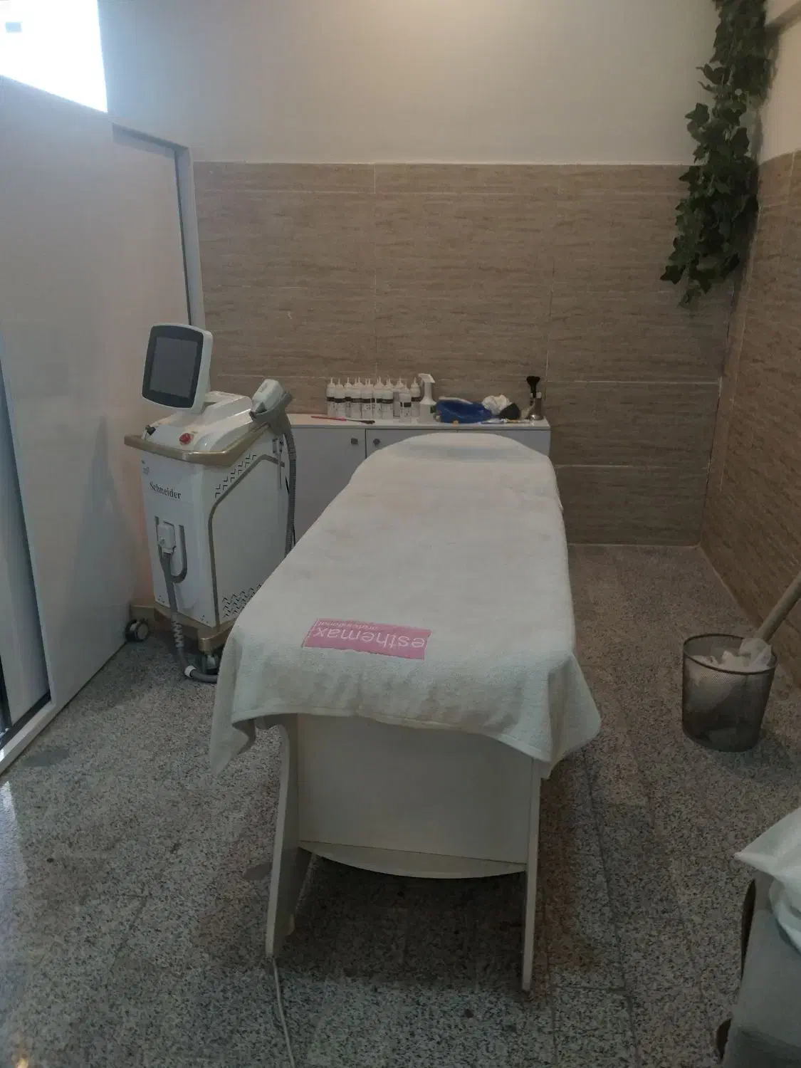 فروش تجهیزات زیبایی وپزشکی به دلیل مهاجرت|پزشکی|قائمشهر, |دیوار