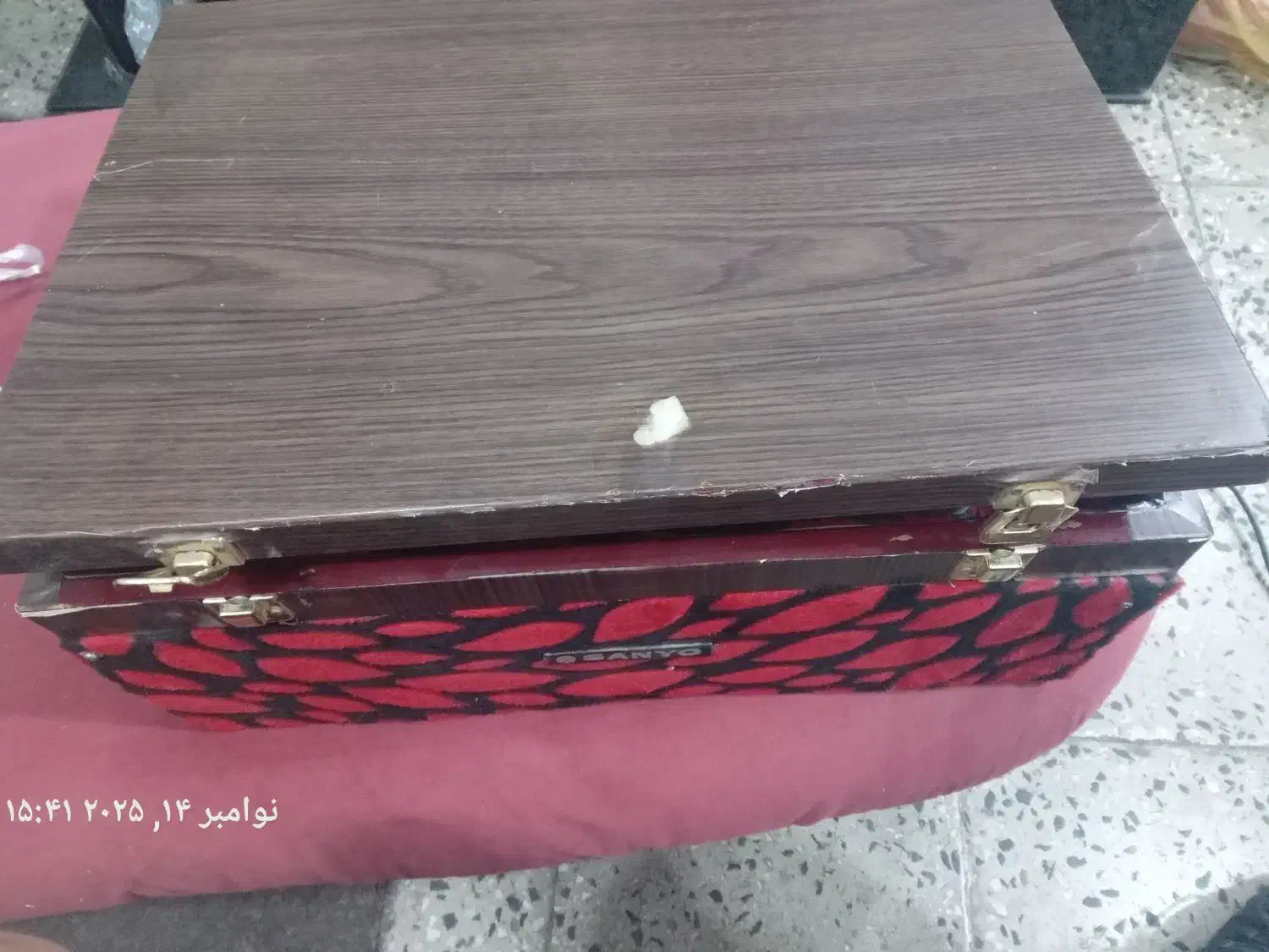 گرامافون چمدانی صد سال قدمت|کلکسیون اشیاء عتیقه|اهواز, فاز ۱ پادادشهر|دیوار