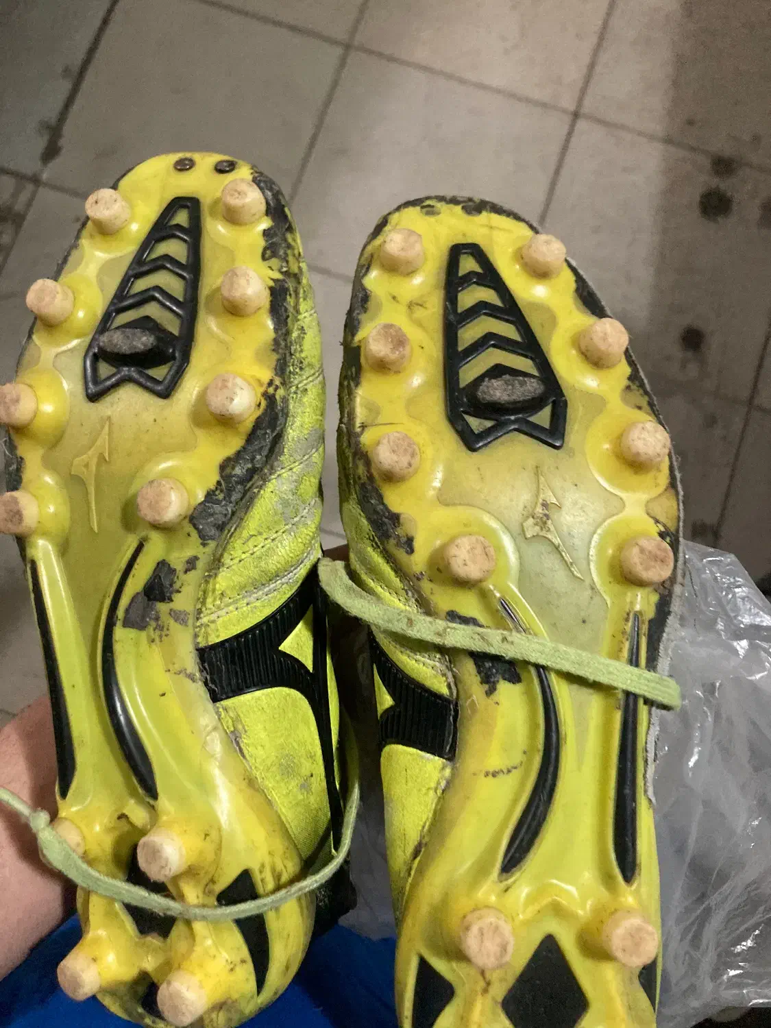 کفش میخی چمن میزانو‌|کیف، کفش، کمربند|تبریز, |دیوار