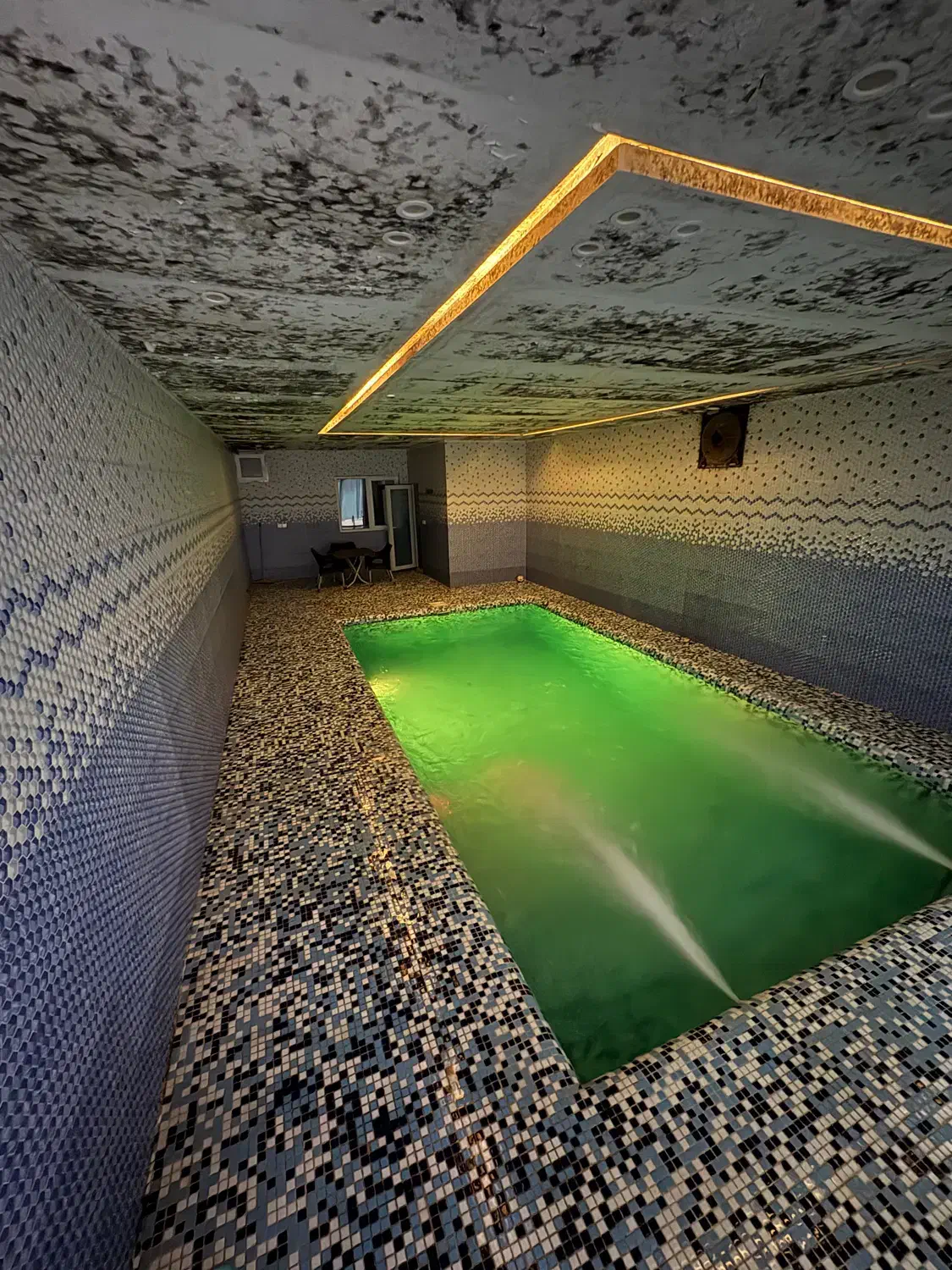 اجاره روزانه ویلا درکردان استخر سرپوشیده مالک هستم|اجارهٔ کوتاه‌مدت ویلا و باغ|کوهسار (البرز), |دیوار