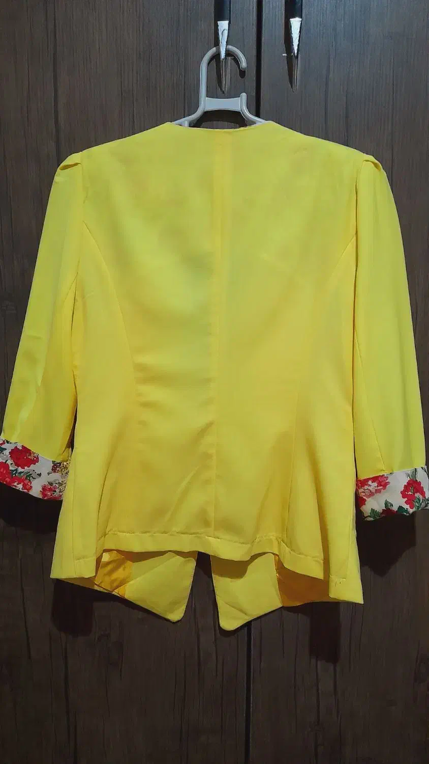 کت مجلسی|لباس|لاهیجان, امیرشهید|دیوار