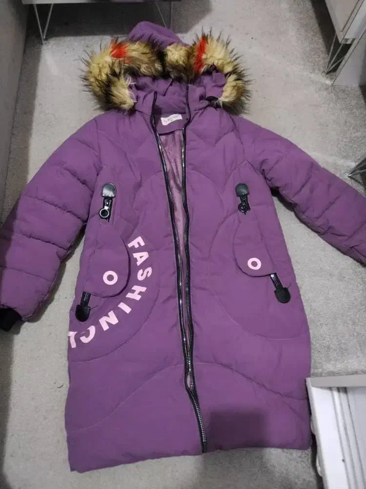 دو عدد کاپشن|لباس|کارون, |دیوار