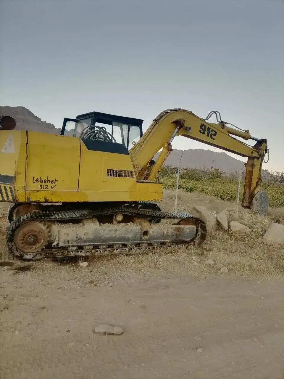 بیل مکانیکی زنجیری لیبهر 912|خودرو سنگین|شهرکرد, |دیوار