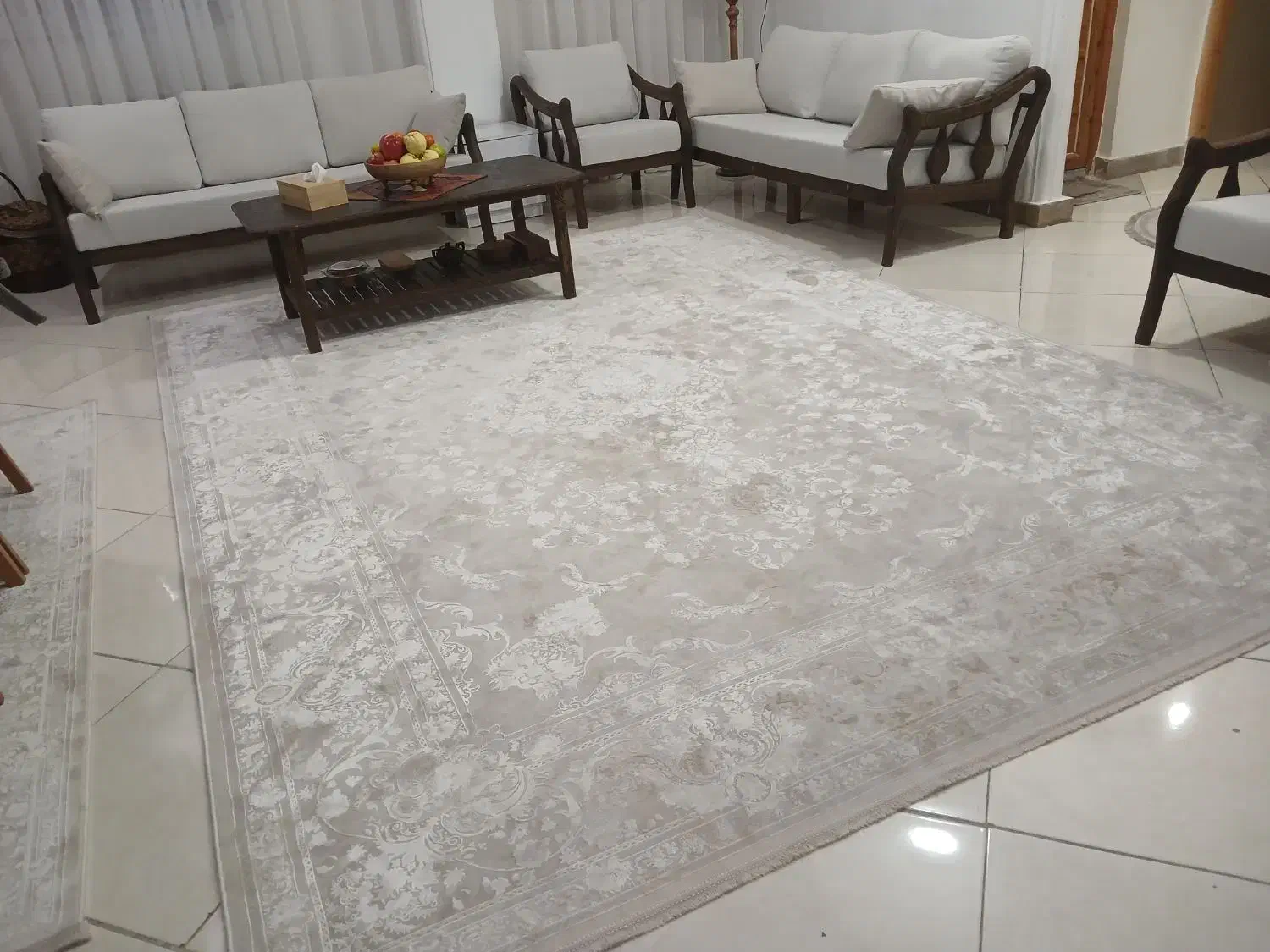 فرش تازه نوی نو یک ماه خریدم|فرش|لاهیجان, گلستان|دیوار