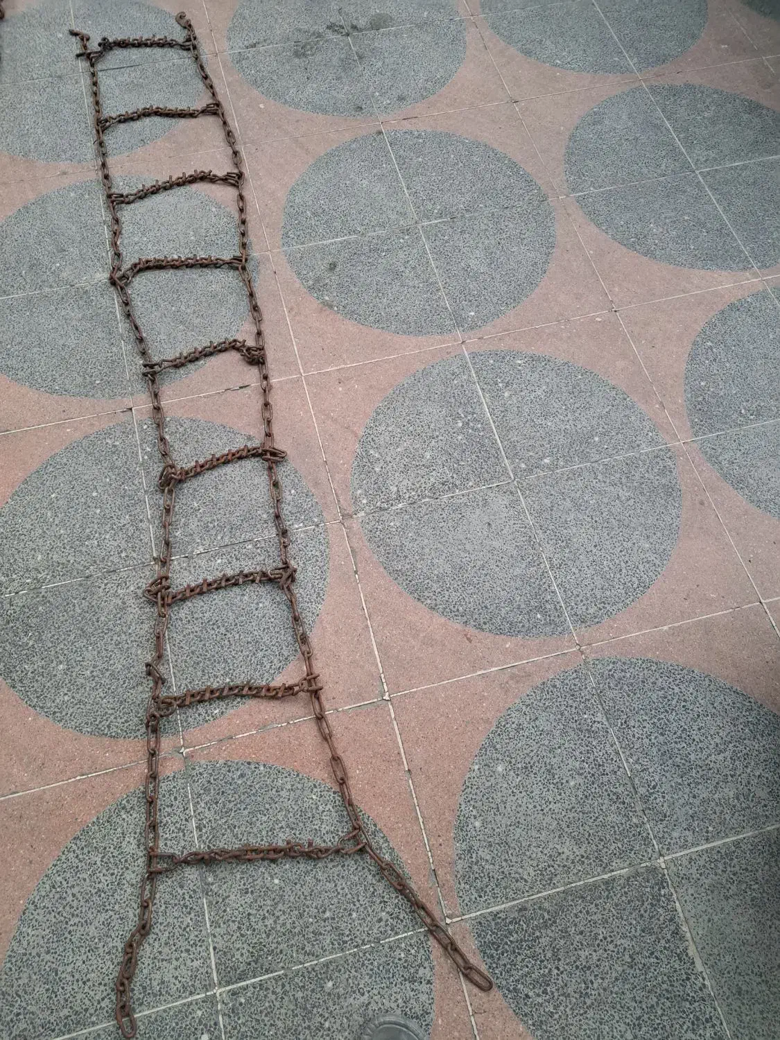 زنجیر چرخ|ابزارآلات|شیراز, شهرک پرواز|دیوار