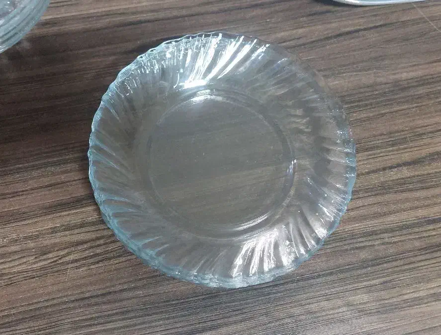 بشقاب میوه خوری پیرکس و قوری وسینی استیل|ظروف سرو و پذیرایی|اصفهان, ملک‌شهر|دیوار