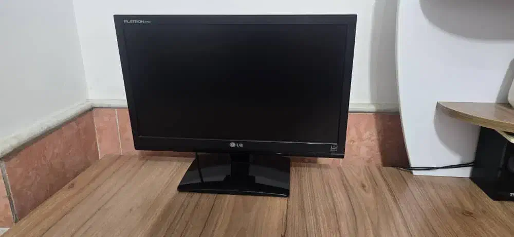 مانیتور 24 اینچ LG|قطعات و لوازم جانبی رایانه|قم, انسجام|دیوار