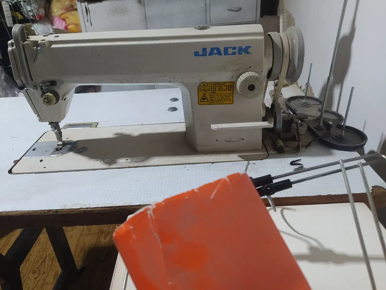 چرخ خیاطی راسته دوز|چرخ خیاطی و ریسندگی|شهریار, کهنز|دیوار