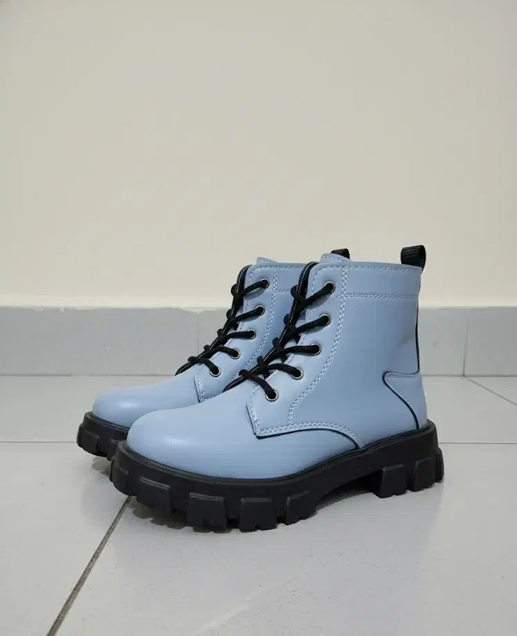 نیم بوت|کیف، کفش، کمربند|اصفهان, دوطفلان|دیوار