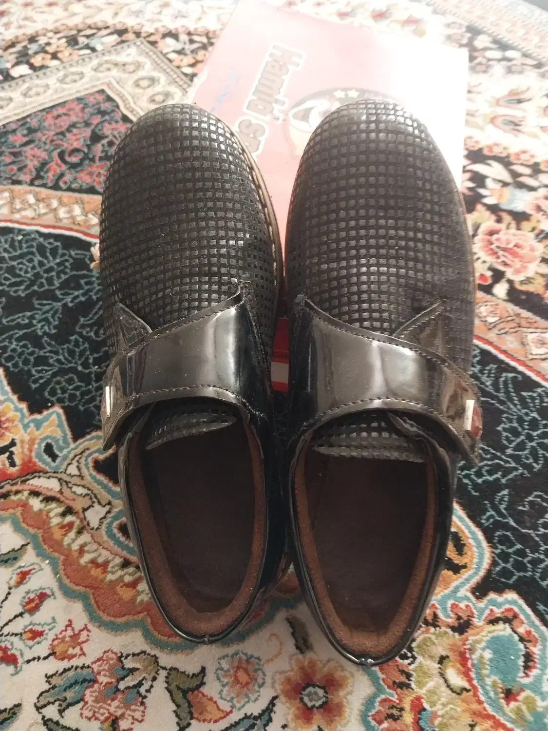 کفش پسرانه ورنی سایز38|کفش و لباس بچه|قم, سراجه|دیوار
