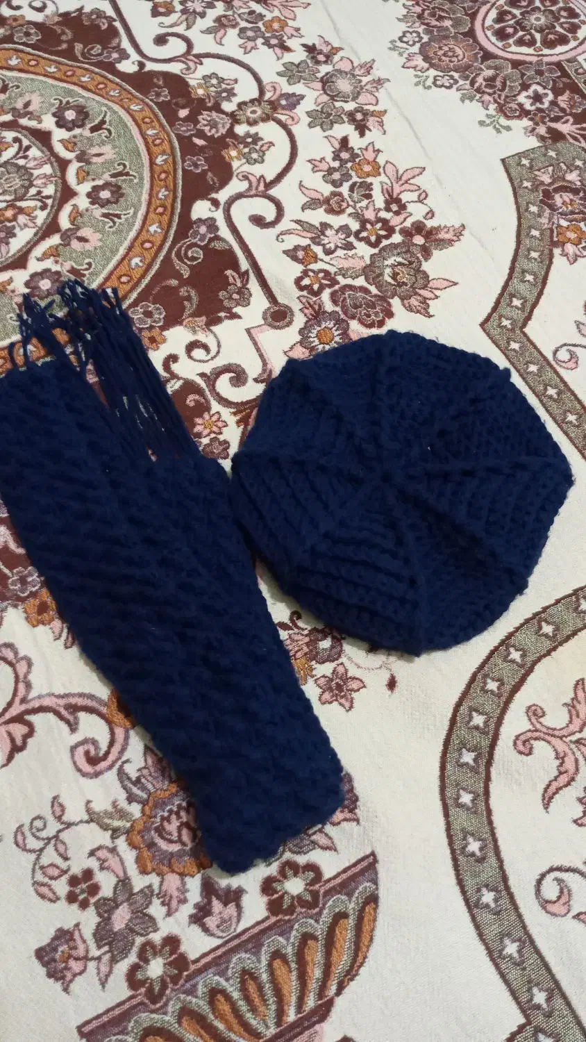 کلاه بافت و شال گردن|لباس|باغستان, |دیوار