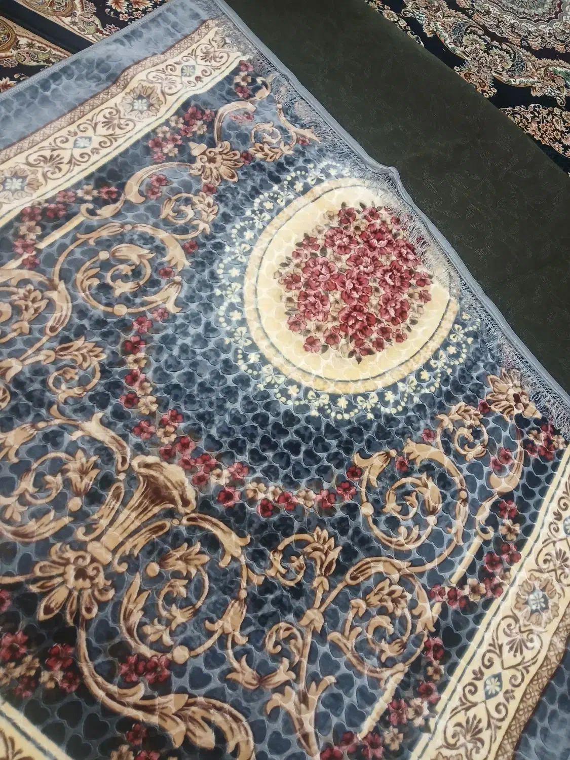 روفرشی|روفرشی|اصفهان, فجر|دیوار