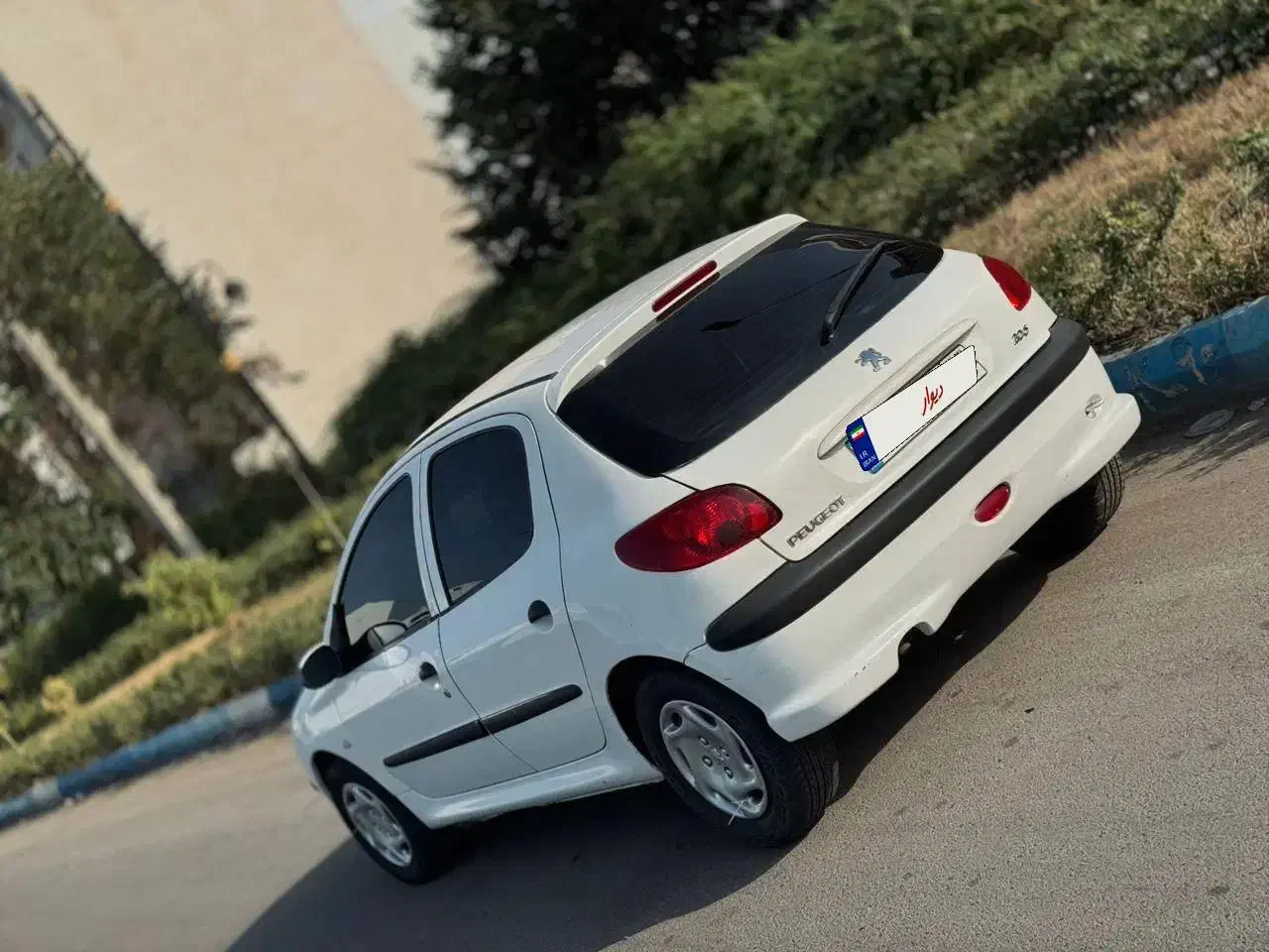 پژو206 تیپ 5 رنگ سفید|خودرو سواری و وانت|رشت, پیرکلاچای|دیوار